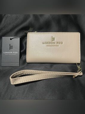 London Fog Collection Carlisle Bifold Wristlet Wallet Zip Cream Color MSRP $48
